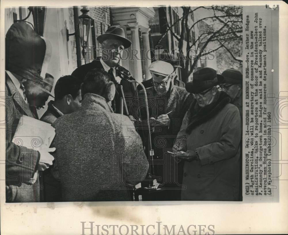1960 Press Photo Secretary of Commerce Luther Hodges at news conference.