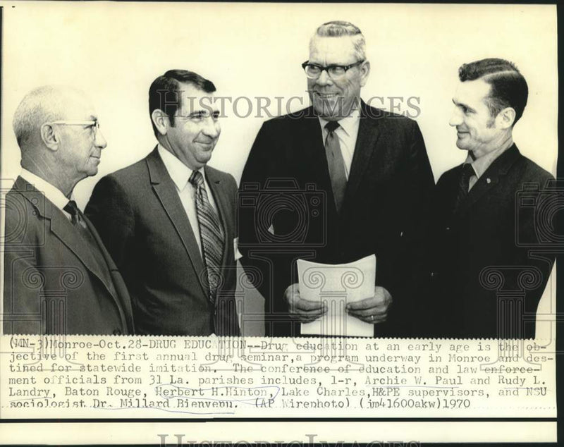 Load image into Gallery viewer, 1970 Press Photo Herbert Hinton and others at first annual drug seminar in LA
