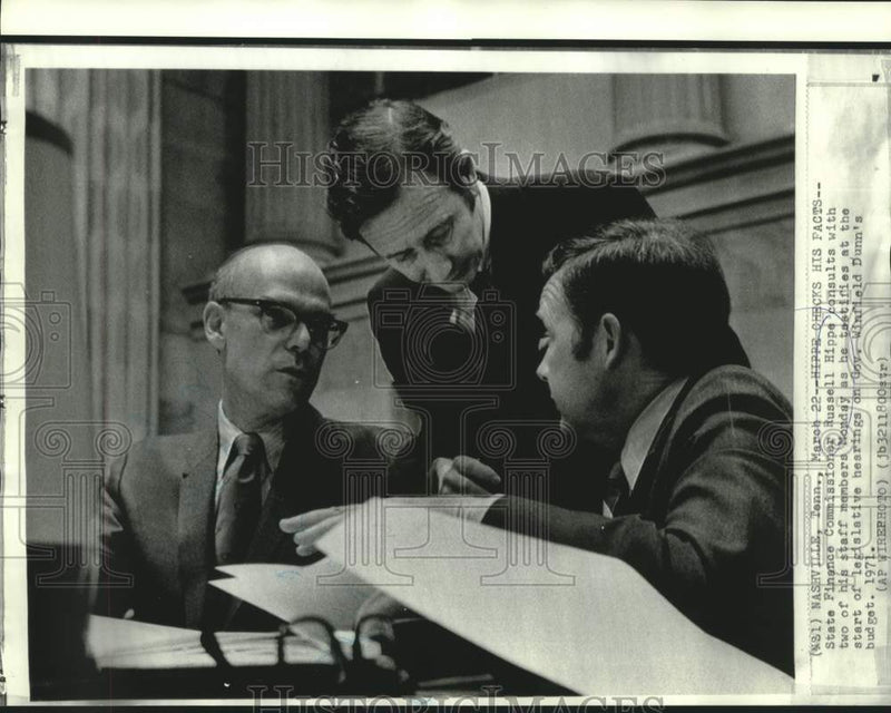Load image into Gallery viewer, 1971 Press Photo State Financial Commissioner Hippe with staff members in TN
