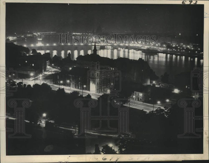 Load image into Gallery viewer, 1961 Press Photo Night view of Budapest, Hungary with bridge over Danube River
