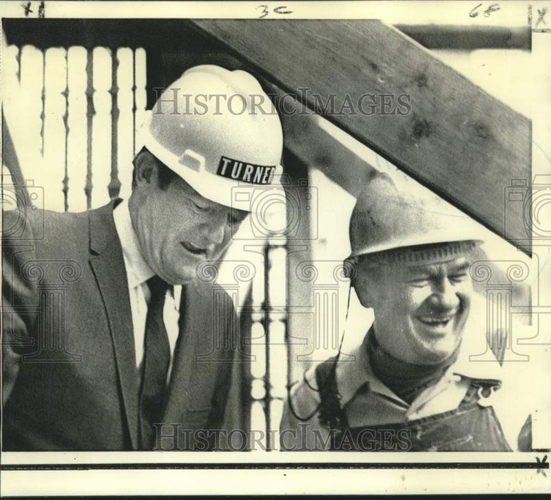 Load image into Gallery viewer, 1970 Press Photo Former Vice President Humphrey, hard hat, tours building site
