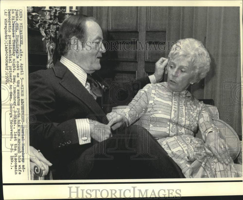 Load image into Gallery viewer, 1972 Press Photo Senator and Mrs. Humphrey shown in Milwaukee, Wisconsin
