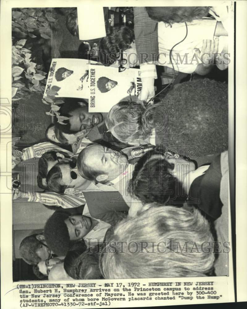 1972 Press Photo Senator Humphrey arrives at Princeton campus in New Jersey