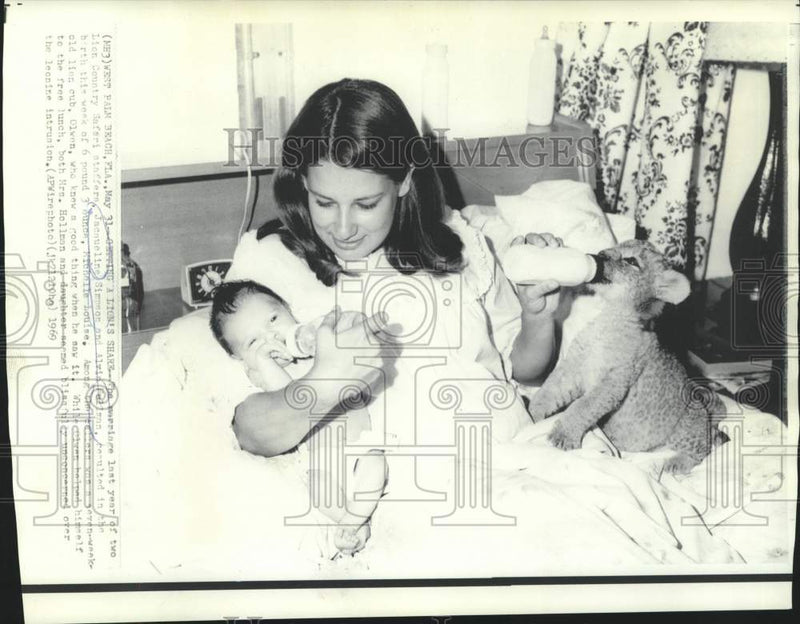 Load image into Gallery viewer, 1969 Press Photo Jacqueline Hollman feeds daughter Michelle and cub Olwen in FL
