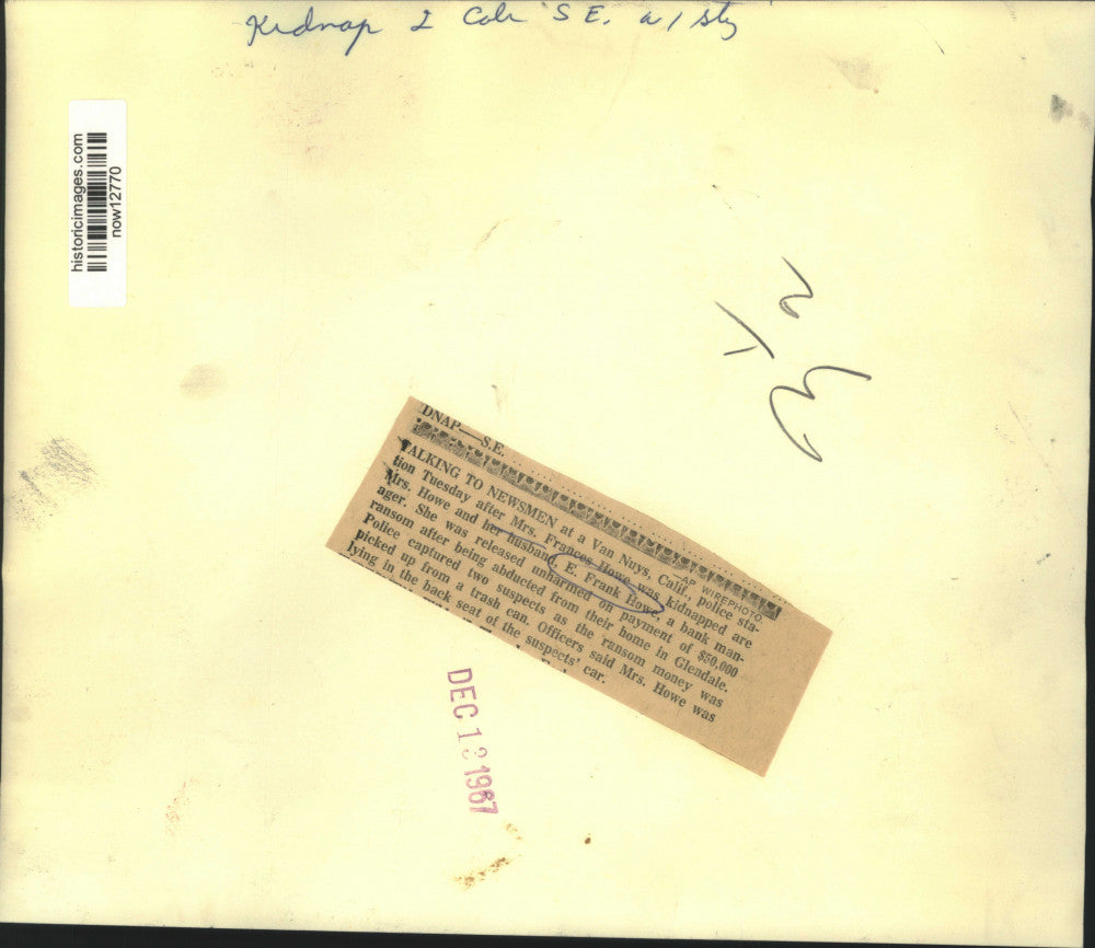 1967 Press Photo Frances and Frank Howe with newsmen at Van Nuys police ...