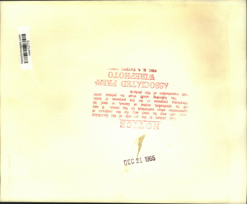 1965 Press Photo President Johnson talks with Education appointee Harold Howe II