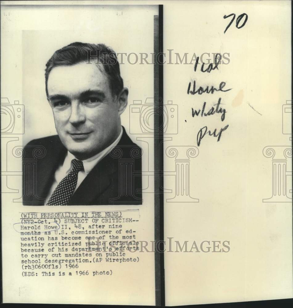 1966 Press Photo Commissioner of Education Harold Howe II - now12774