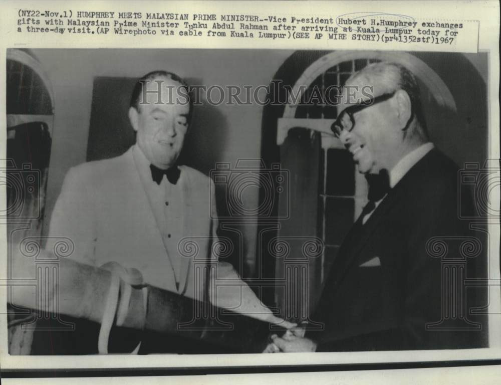 1967 Press Photo Vice President Humphrey meets Malaysian Prime Minister Rahman