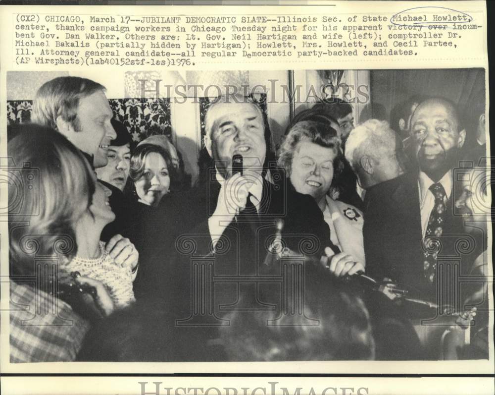 1976 Press Photo Illinois Secretary of State Michael Howlett & others in Chicago