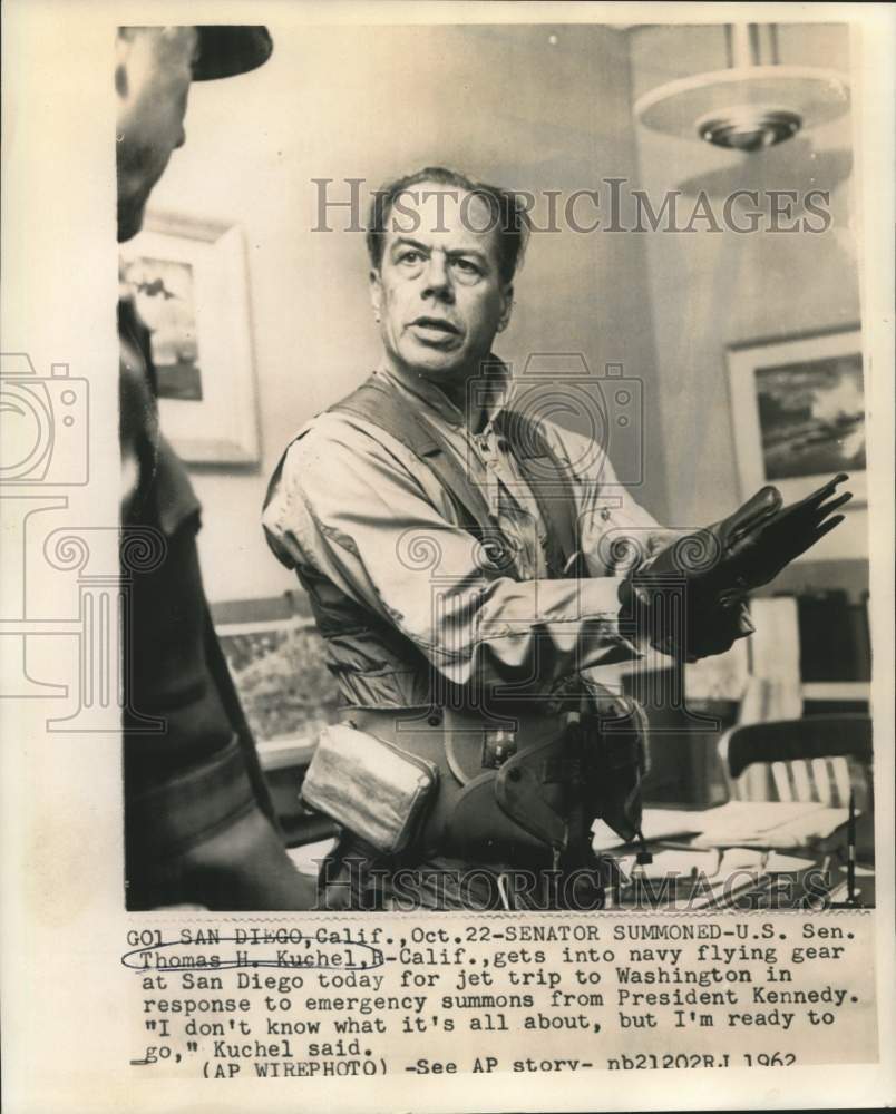 1962 Press Photo Senator Thomas Kuchel gets into Navy flying gear - now13026