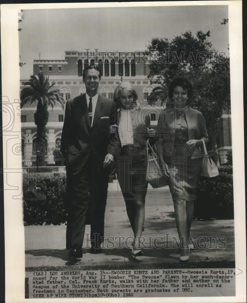 1962 Press Photo Swossie Kurtz, World War II bomber namesake, with parents in CA