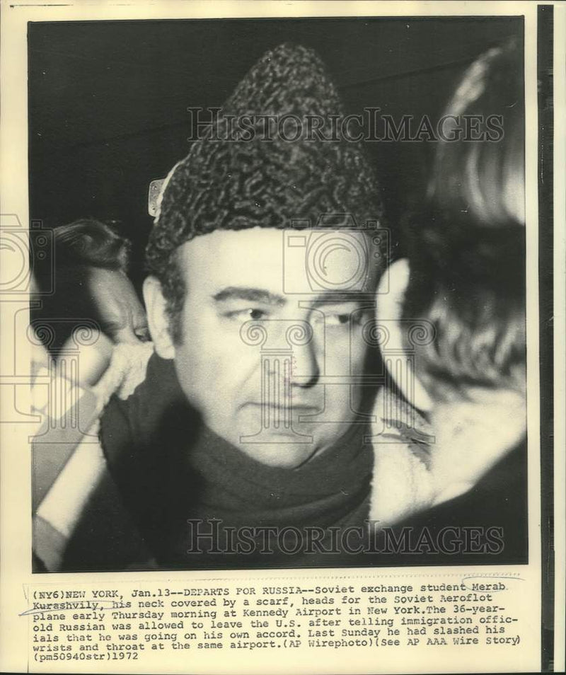 Load image into Gallery viewer, 1972 Press Photo Soviet exchange student Merab Kurashvily departs for Russia
