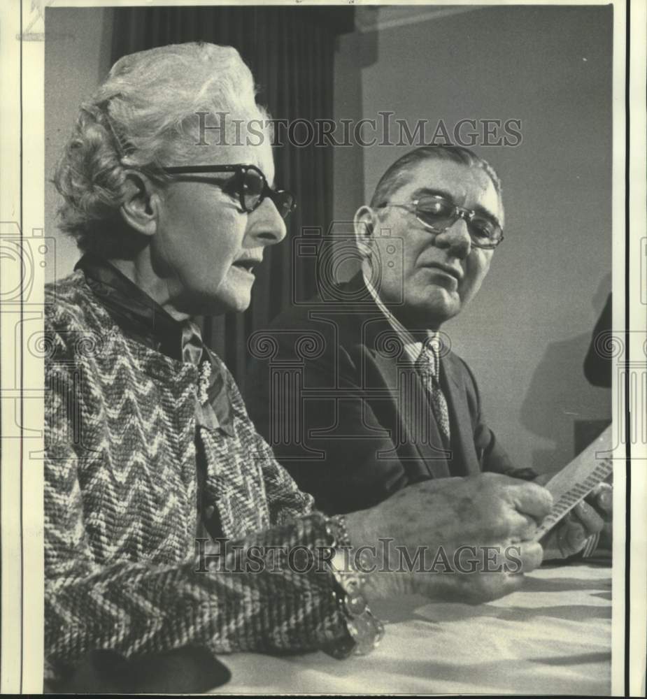 1972 Press Photo Vivien Kellems and Representative Mills at news conference.