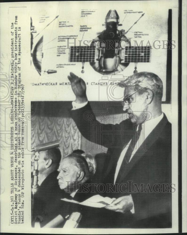 1967 Press Photo Soviet Academy of Sciences Keldysh describes Venus 4 spacecraft