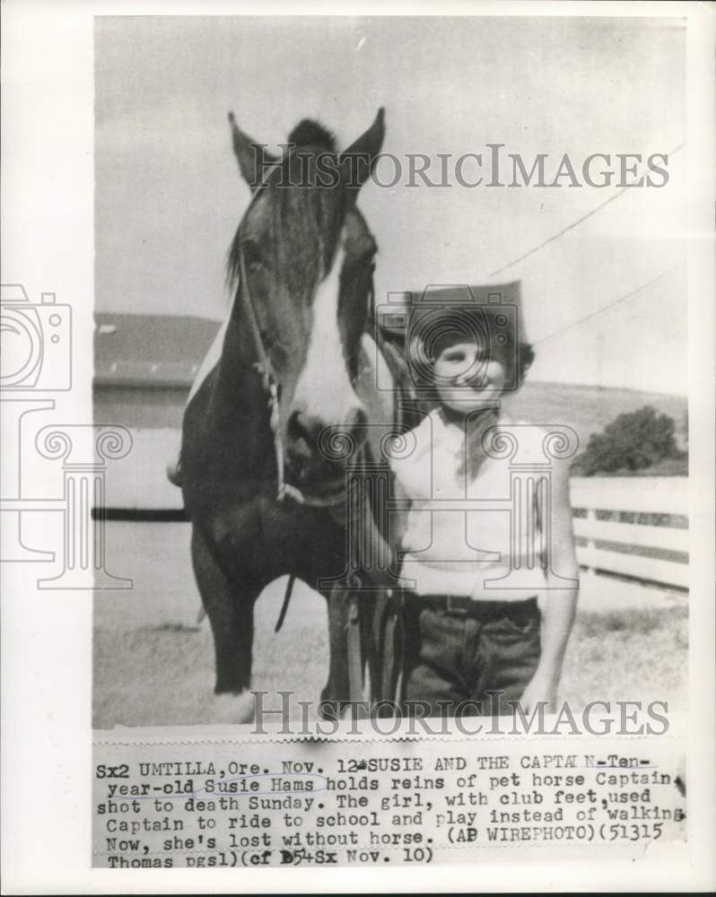 Load image into Gallery viewer, 1959 Press Photo Oregon-Susie Hams holds reins of her therapeutic horse Captain
