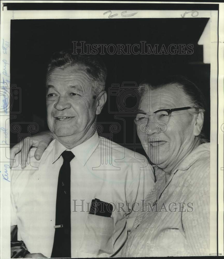 1970 Press Photo Siblings Leon King & Emogene King Wood reunited after 34 years.