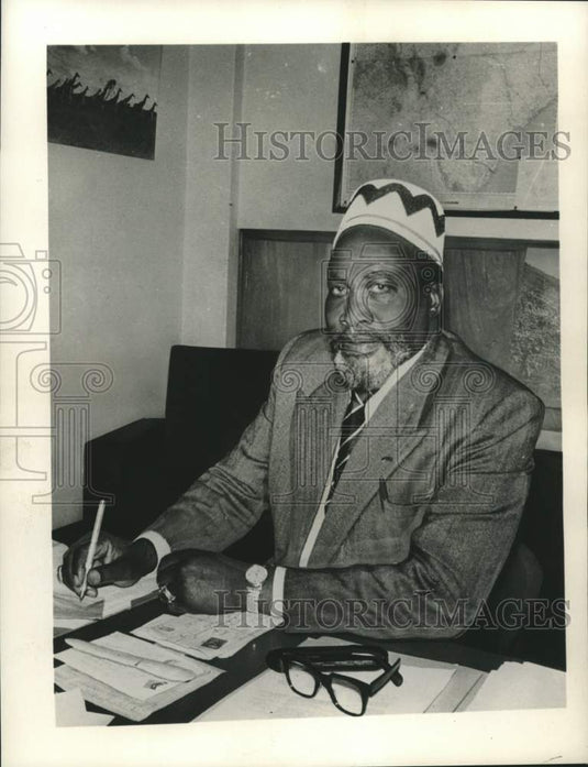 1963 Press Photo Jomo Kenyatta sits in his office in Kenya. - now13549