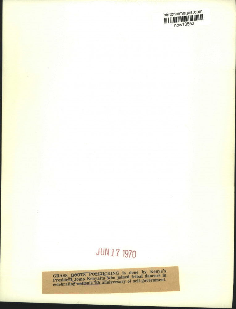 1970 Press Photo Politicking Kenya's President Kenyatta, joins tribal dancers