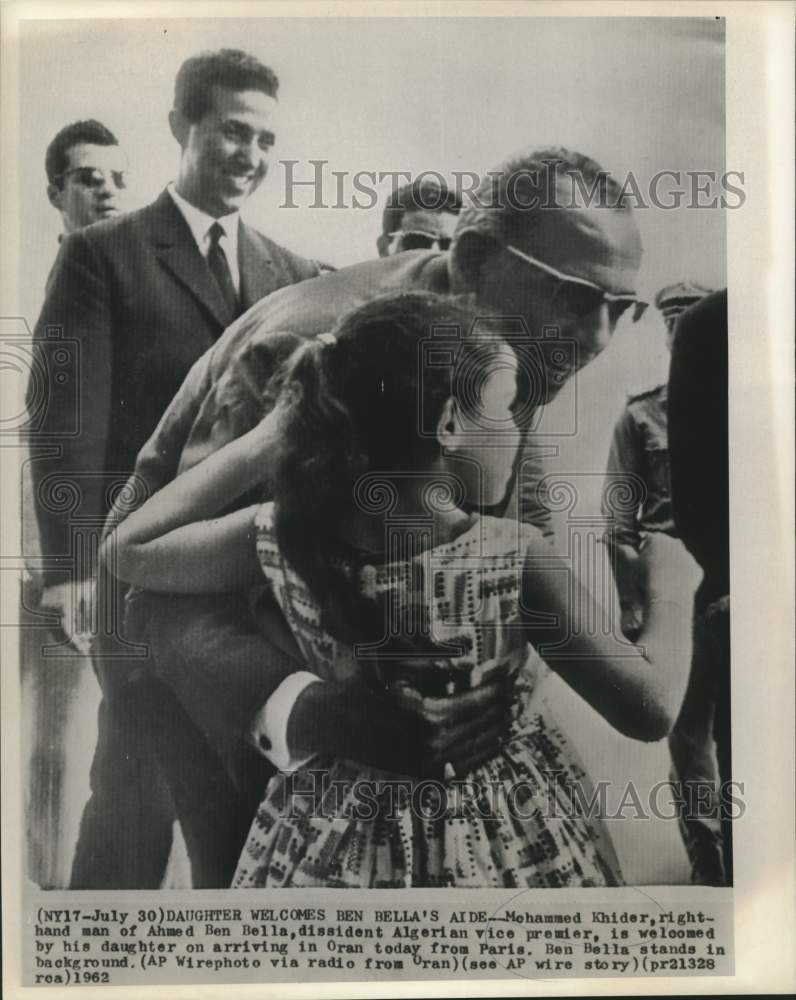 1962 Press Photo Mohammed Khider welcomed by daughter in Paris. - now13566