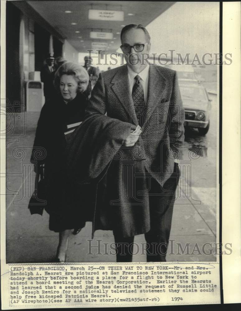 1974 Press Photo Mr. and Mrs. Randolph Hearst at San Francisco Airport