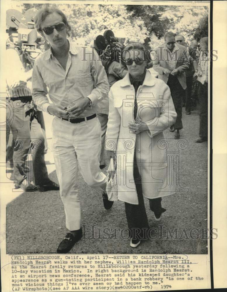 Load image into Gallery viewer, 1974 Press Photo Mrs. Randolph Hearst with nephew and others in California
