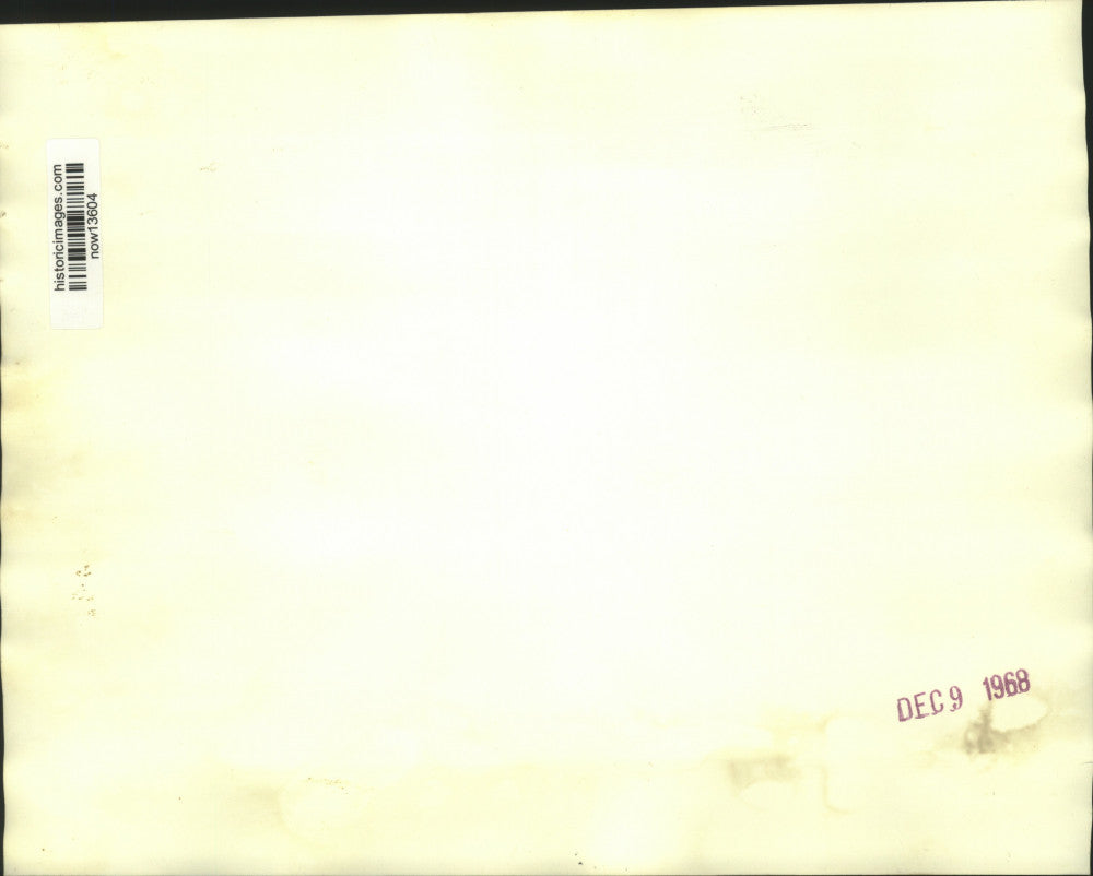 1968 Press Photo South Vietnam's Nguyen Cao Ky with bodyguard at airport.