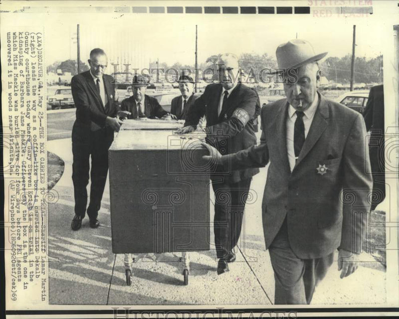 Load image into Gallery viewer, 1969 Press Photo Sheriff Lamar Martin leads coffin-like box to Krist trial.
