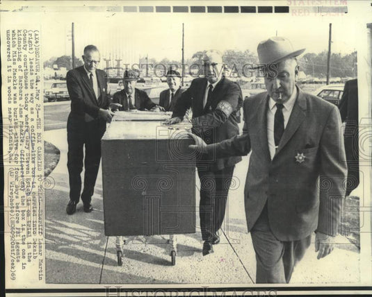 1969 Press Photo Sheriff Lamar Martin leads coffin-like box to Krist trial.