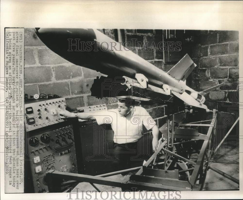Load image into Gallery viewer, 1960 Press Photo Marshall Kriesel, 20, with home made missile rocket.
