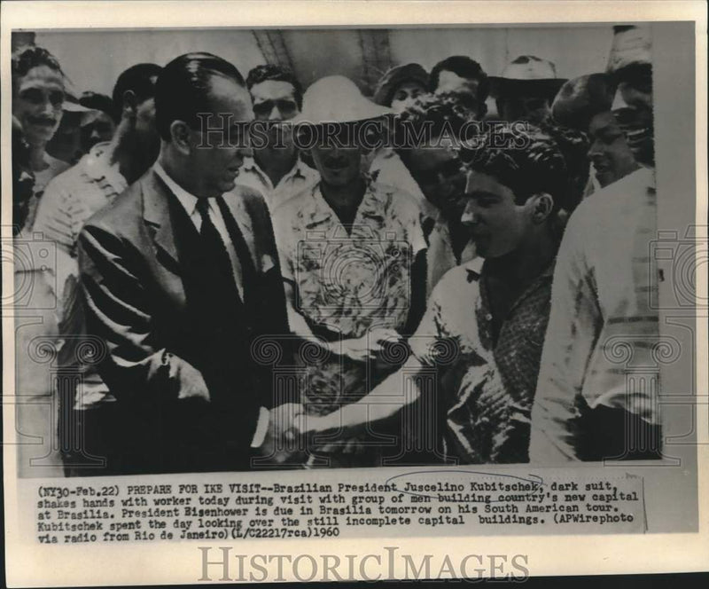 Load image into Gallery viewer, 1960 Press Photo Brazilian President Juscelino Kubitschek greets capital workers

