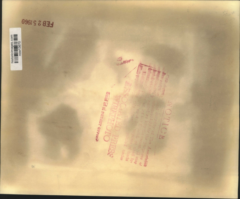 1960 Press Photo Brazilian President Juscelino Kubitschek greets capital workers