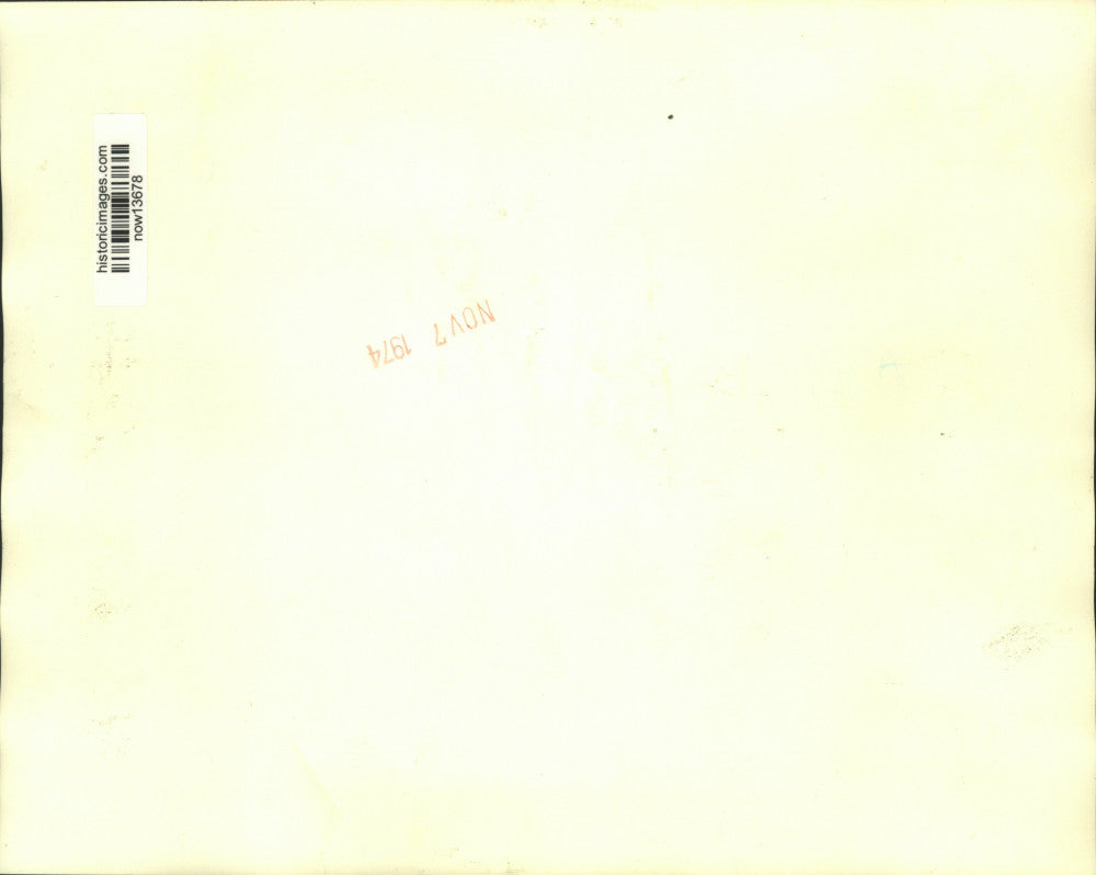 1974 Press Photo Simas Kudirka of Lithuania walks with Dr. Roland Paegle in NJ.