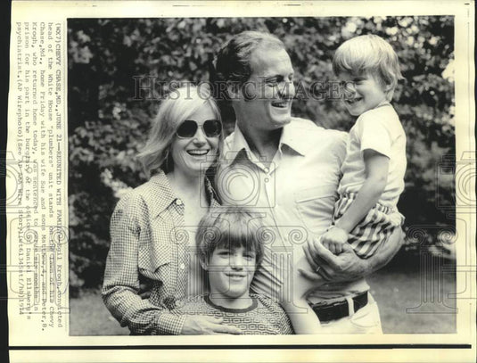 1974 Press Photo Convicted White House "plumber," reunited with family
