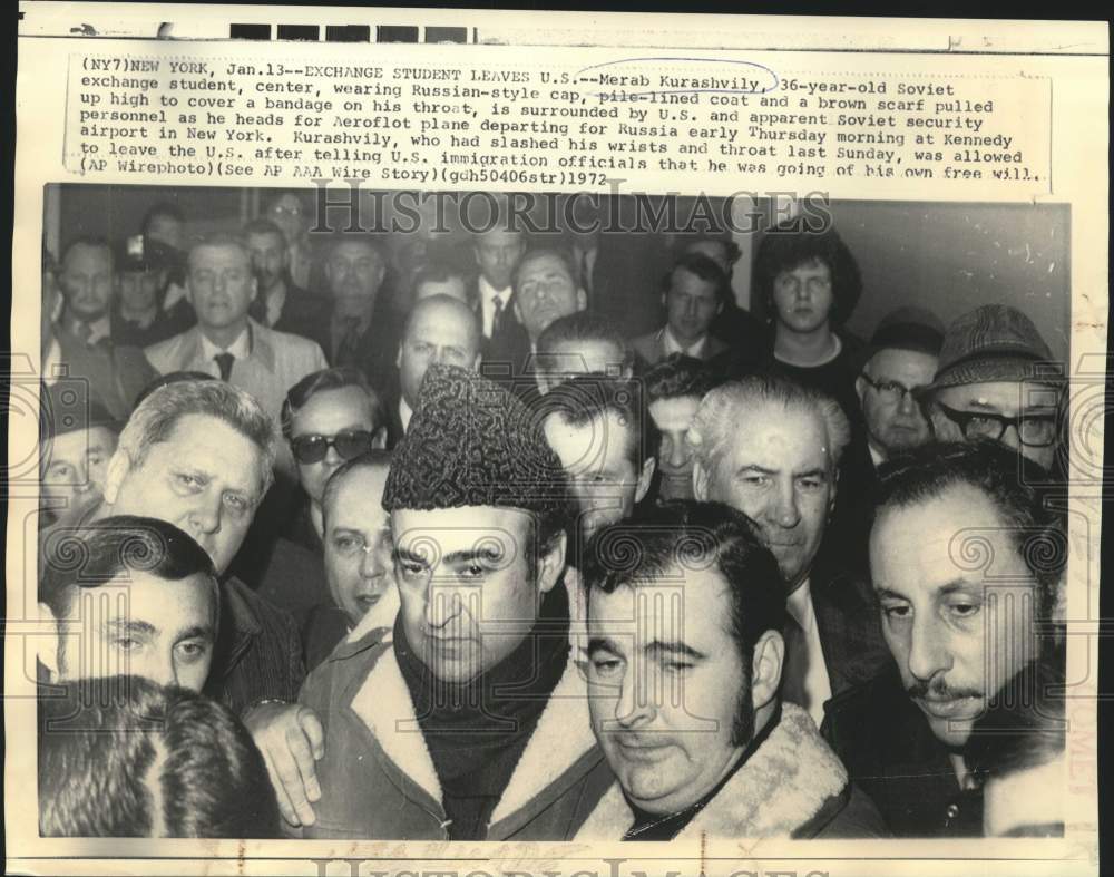 1972 Press Photo Russian exchange student Mareb Kurashvily surrounded at airport