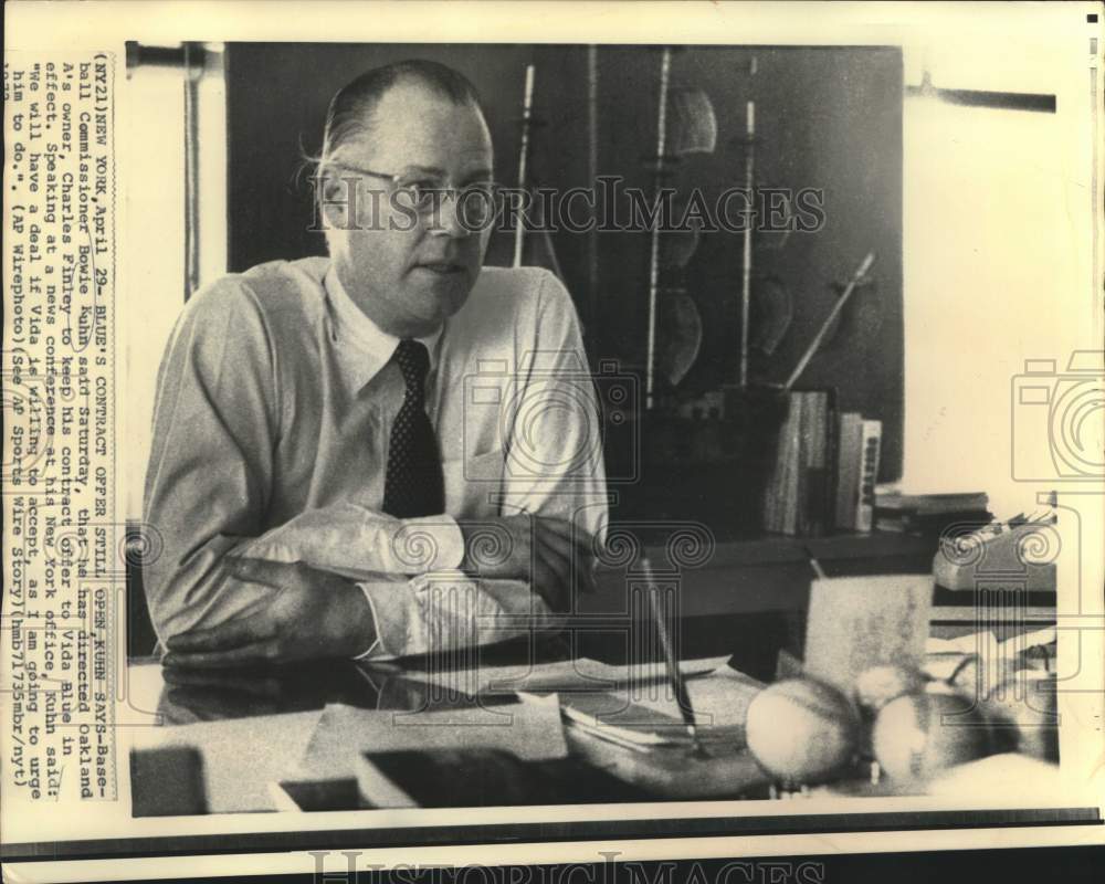 1972 Press Photo Baseball Commissioner Bowie Kuhn at news conference in New York- Historic Images