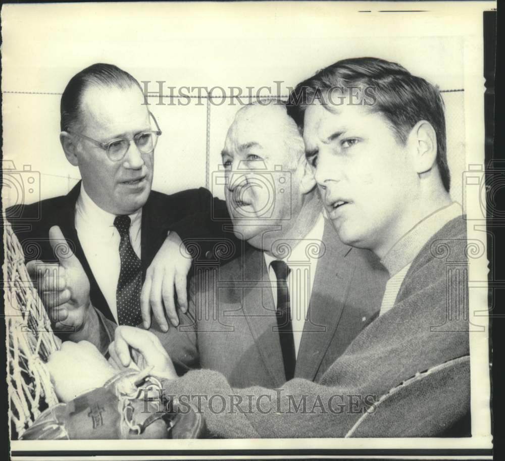 1969 Press Photo Baseball Commissioner Kuhn with Murphy and Seavier at camp.
