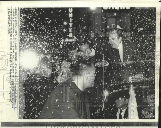 1968 Press Photo Presidential hopeful Humphrey greets supporters under confetti