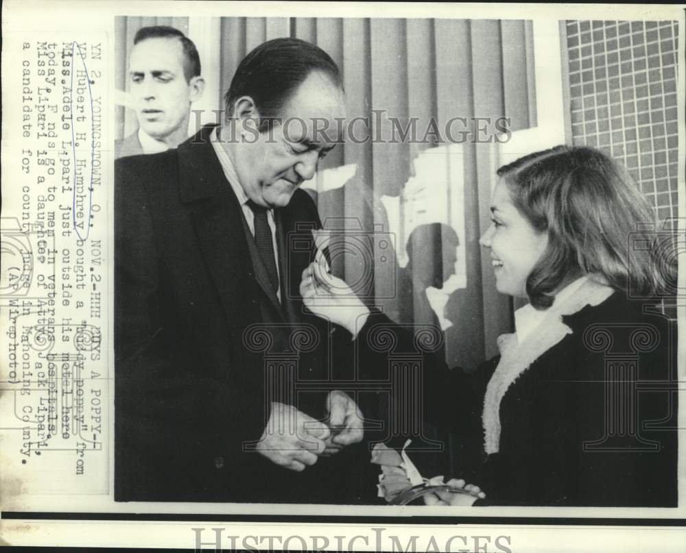 1968 Press Photo Vice President Humphrey buys &quot;buddy poppy&quot; from Adele Lipari