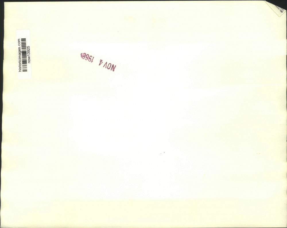 1968 Press Photo Democratic presidential candidate Humphrey greeted in Peoria