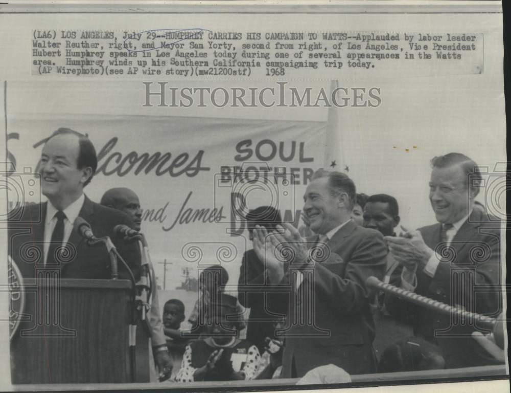 1968 Press Photo Vice President Humphrey&#39;s Los Angeles speech applauded