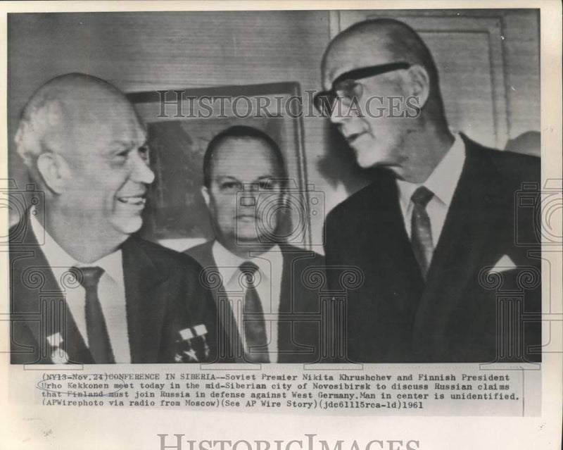 Load image into Gallery viewer, 1961 Press Photo Soviet Premier Khrushchev and Finland's Kekkonen meet in Russia
