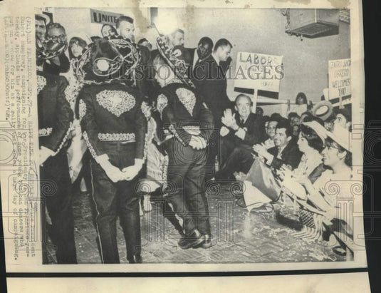 1968 Press Photo Vice President Humphrey applauds Mexican dancers at CA rally