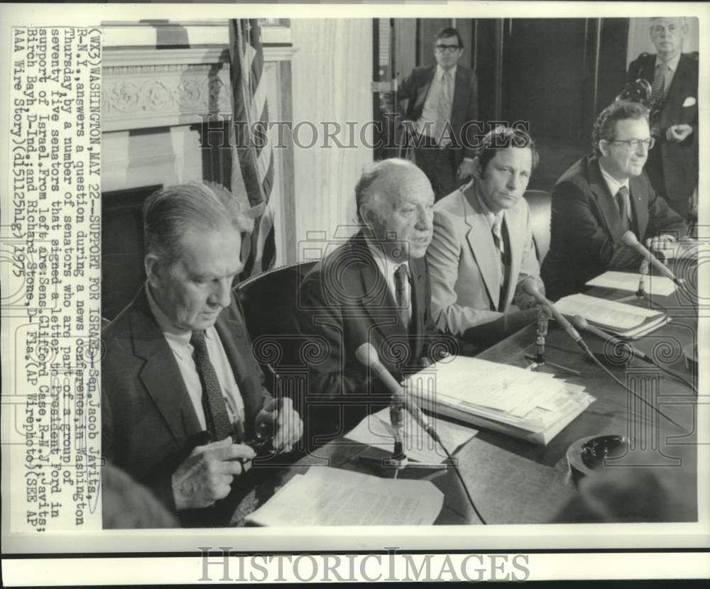 1975 Press Photo Senator Jacob Javits and others at Washington news conference