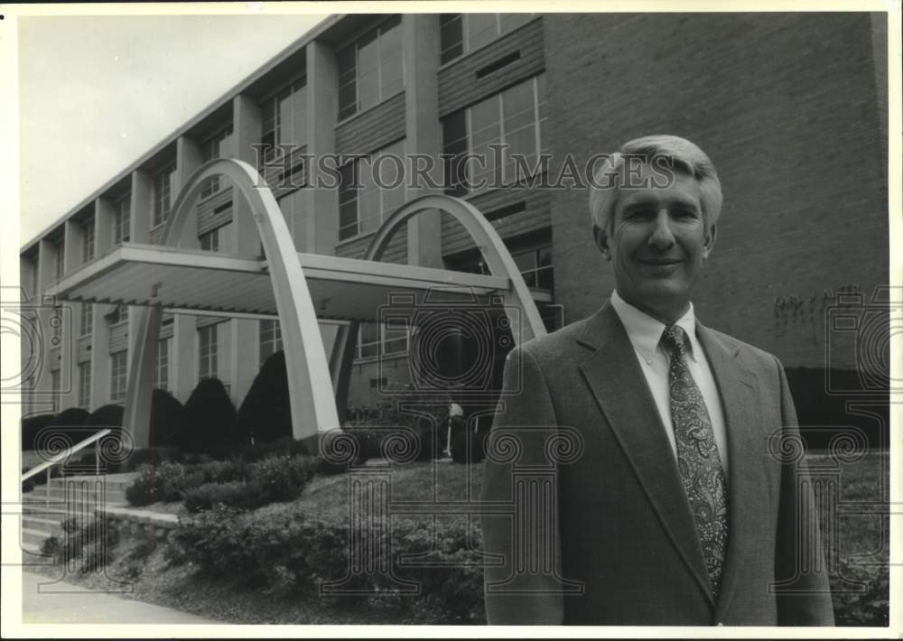 1991 Press Photo Xavier University&#39;s Dean of Enrollment Jan Jantzen in Ohio.