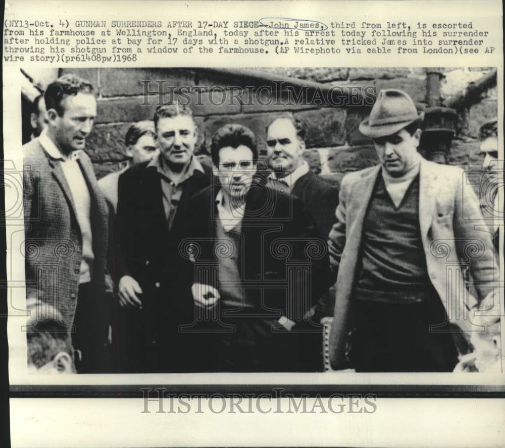 1968 Press Photo John James arrested after 17-day siege in Wellington, England