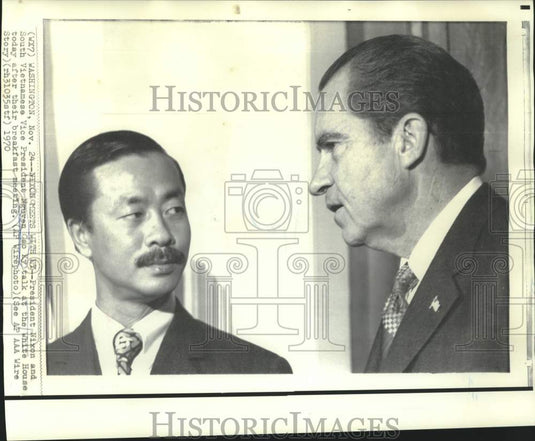 1970 Press Photo President Nixon and Nguyen Cao Ky talk at White House