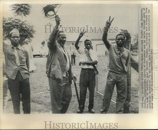 1961 Press Photo Kenya national leader Kenyatta acknowledges followers' cheers.