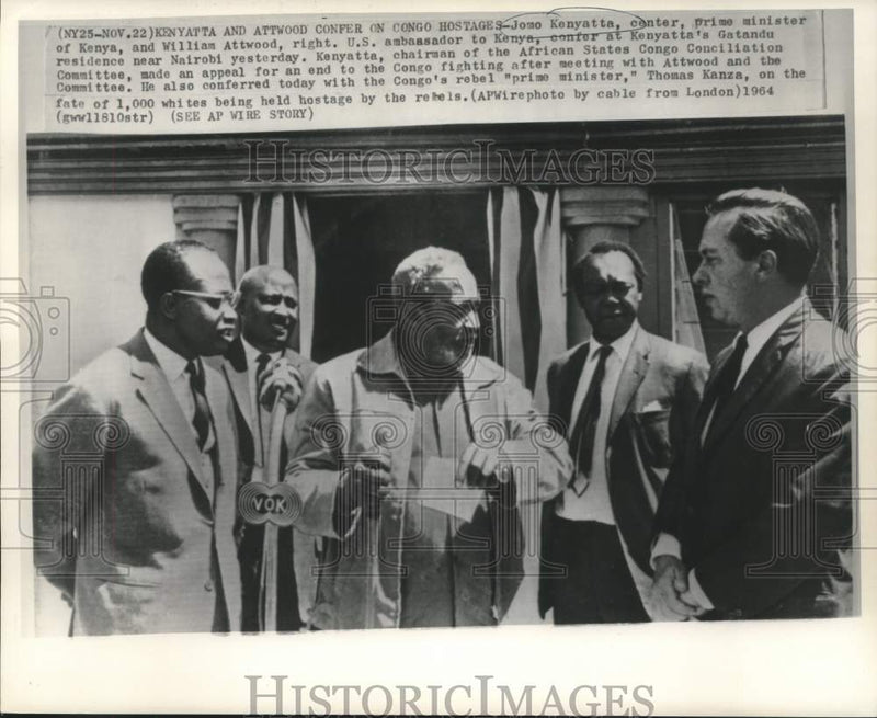 Load image into Gallery viewer, 1964 Press Photo Jomo Kenyata and others confer on Congo hostages. - now14104
