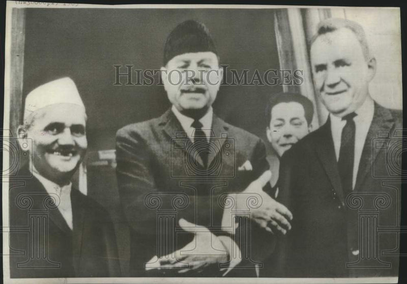 Load image into Gallery viewer, 1966 Press Photo Pakistan's Kahn with others at Tashkent in Soviet Central Asia
