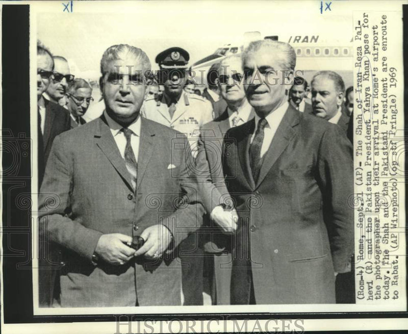Load image into Gallery viewer, 1969 Press Photo Shah of Iran Palhevi and Pakistan's Khan at Rome airport.
